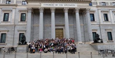 En las escaleras del Congreso de los Diputados, asistentes a la Jornada organizada por Menudos Corazones