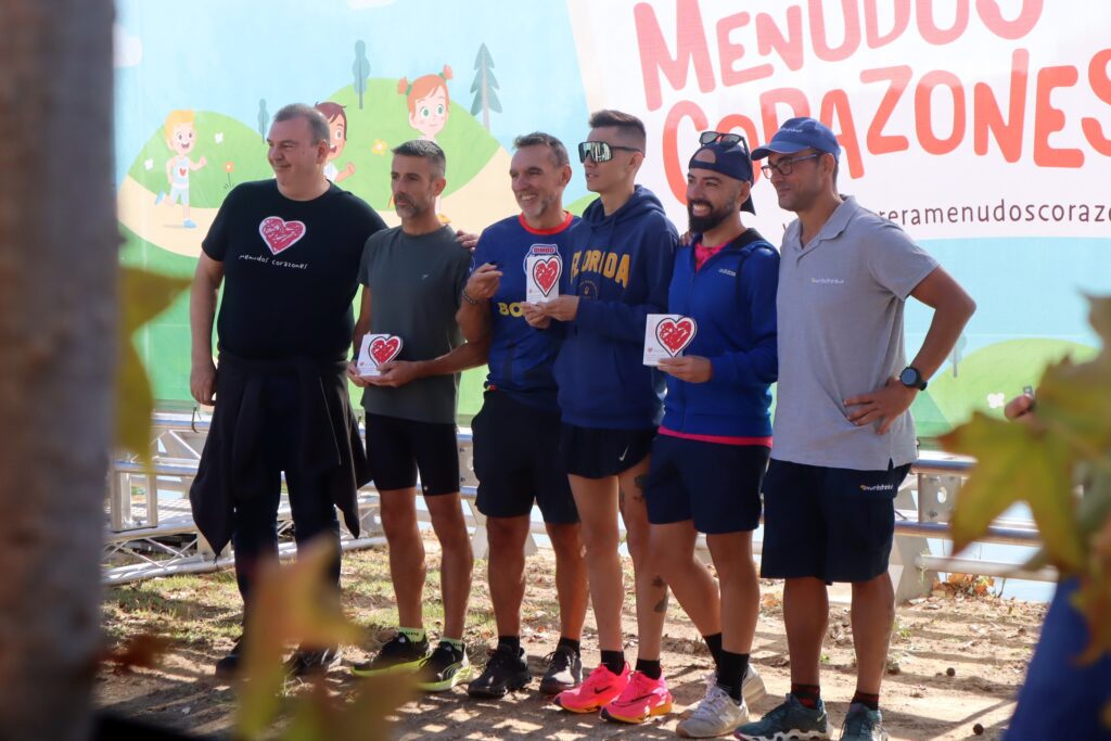 El presidente del patronato de Menudos Corazones, junto a representantes de Eventsthinker y Bimbo, entregó los premios por categorías.